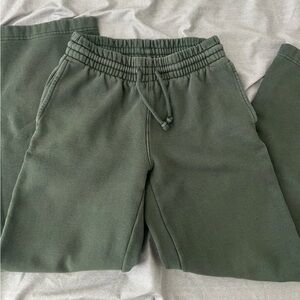 Aritzia TNA sweatpants